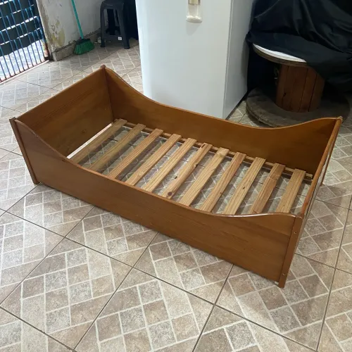 Cama Infantil de Madeira Montessoriana