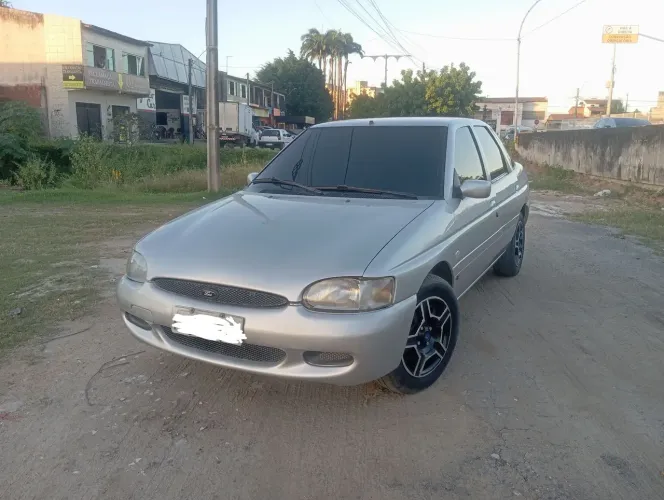 Ford Escort GL 1.6 MPI 2001