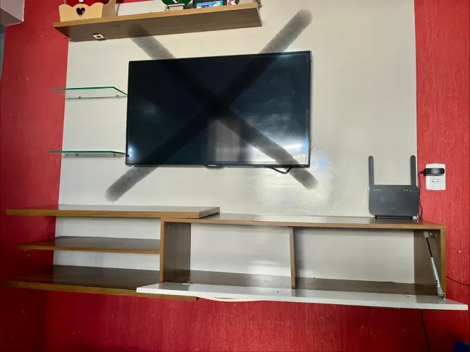 Painel Tv até 65 polegadas semi novo com apenas uma avaria no canto