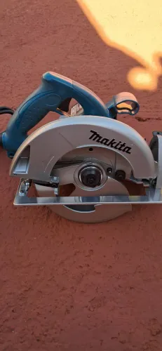 Serra circular makita sem uso