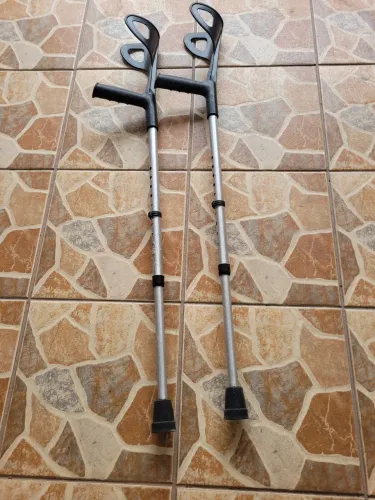 Par de Muletas de alumínio regulável