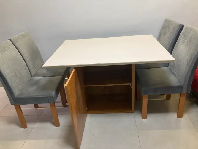 Conjunto mesa + 4 cadeiras