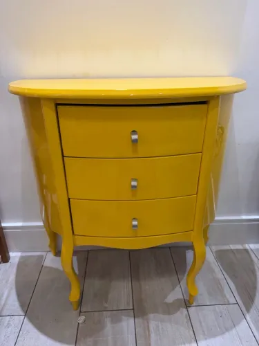 Armário amarelo