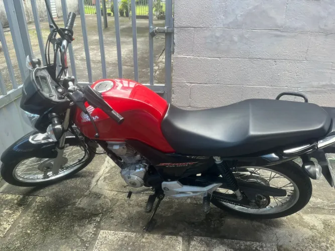 Moto 2024 com 15.000 km rodado pra alugar