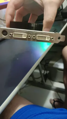 Placa de vídeo 8600gts 256mb 128 bits.