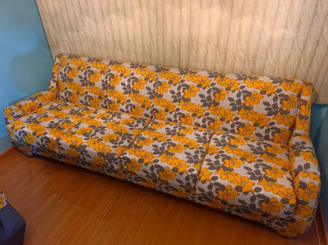 Sofá Vintage Floral Impecável - 4 Lugares (Em Perfeito Estado!)