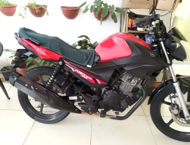 Moto Yamaha Factor