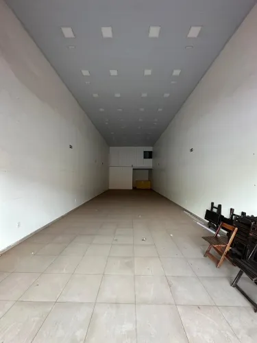 Loja de 140m² com Mezanino e Pé-Direito de 7m  Rua 12, Vicente Pires