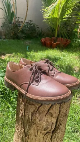 Sapato tratorado urban flowers marrom 40