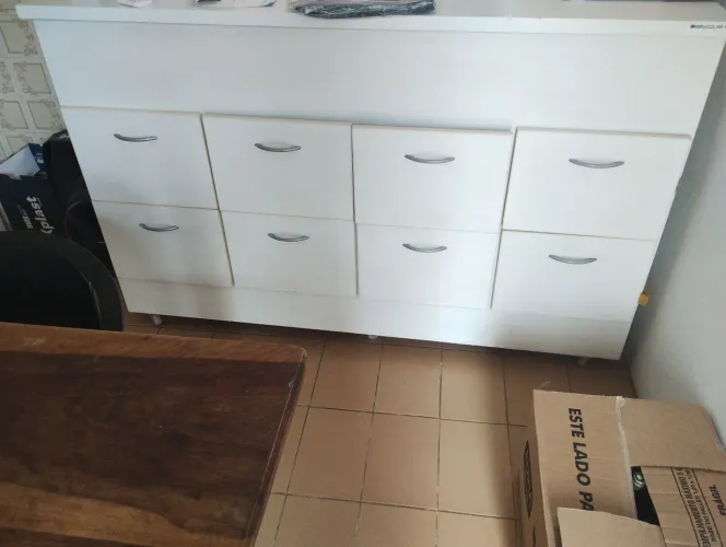 Balcão com 8 gavetas