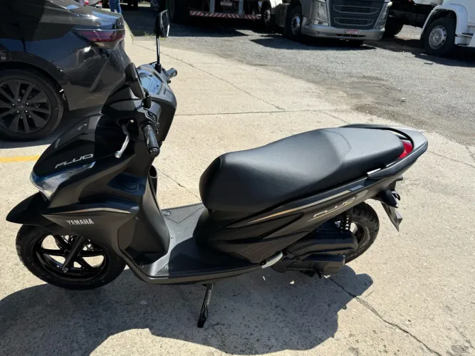 Scooter fluo 125 Yamaha zero km 2027 emplacada