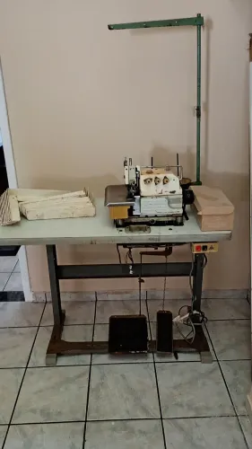 Máquina overloque frufru