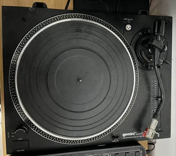 Toca discos Gemini XL1800QIV - leia a descrição