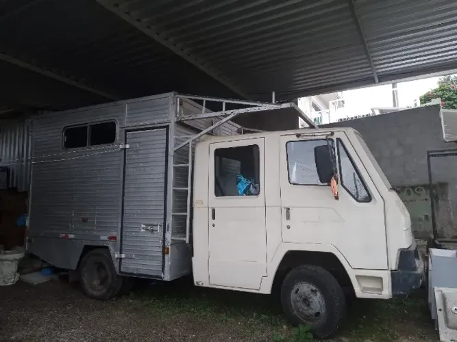 Caminhão gabine dupla Agrale