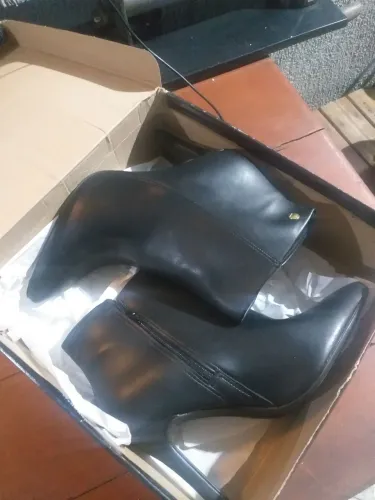Bota em couro vizzano 38/39