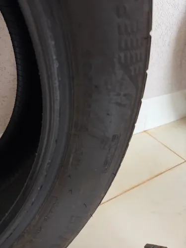 Vendo pneu pouco usado 235/55 R19