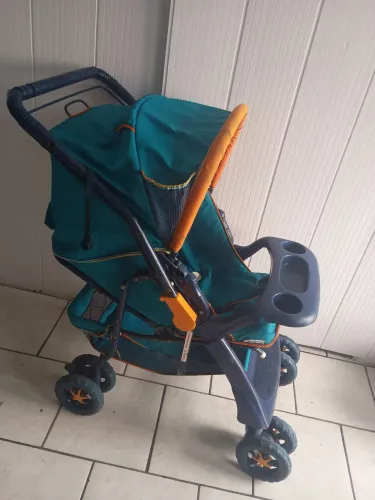 Carrinho de bebe vira dois lados