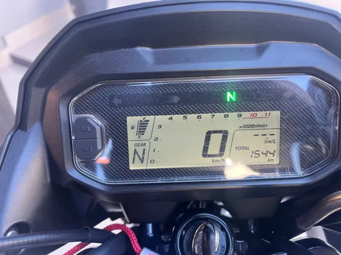 Moto nova sem detalhes com apenas 1.500 km estão de zera