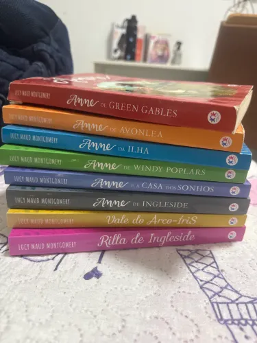 Coleção Anne de Green Gables, apenas um desgaste na lateral do primeiro 