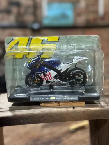 Moto velocidade 24 Miniaturas piloto Valentino Rossi escala 1:18 - DeAgostini