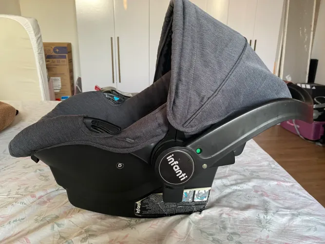 Bebê conforto com base isofix Infanti