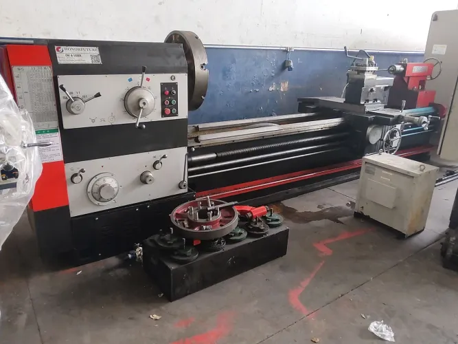 Torno mecânico 1100 x 3000 CW61100