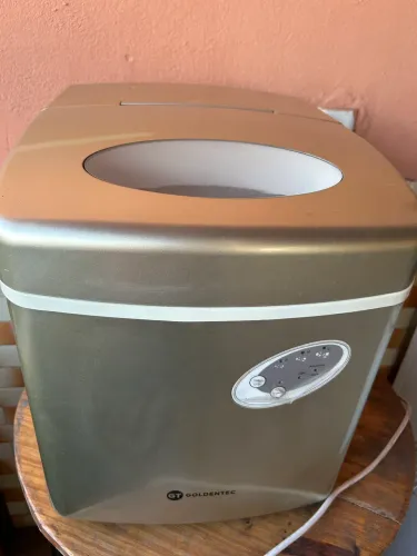 Máquina de fazer gelo Goldentec 
