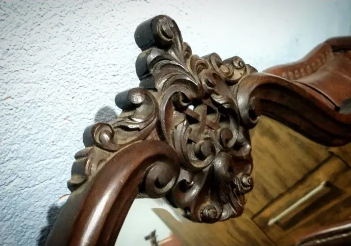 Espelho antigo, com mais de 60 anos (relíquia familiar).