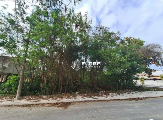 Excelente terreno de 450 m podendo ter finalidade para residencial ou comercial
