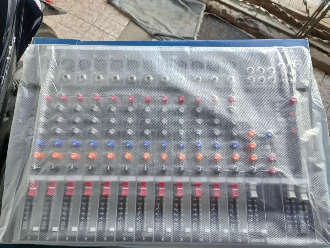 MESA DE SOM PROFISSIONAL DE 12 CANAIS COM EFEITO PENDRIVE E BLOOTUF NOVA