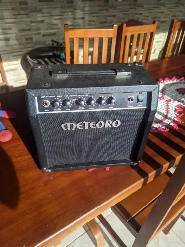 Amplificador de guitarra e violão meteoro mg-15 15 Watts 