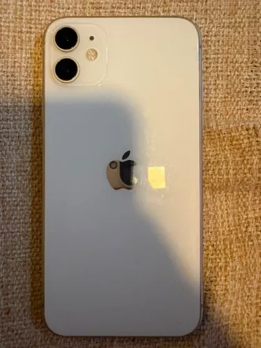 IPhone 11 - 64Gigas e 75% saúde de bateria usado em bom estado 