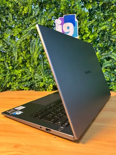 Notebook é na i9 TECNOLOGIA 