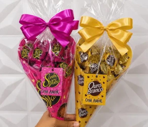 Kit 2 Cones Sonho De Valsa Ouro Branco Presente Namorados Aniversário Lembrancinha