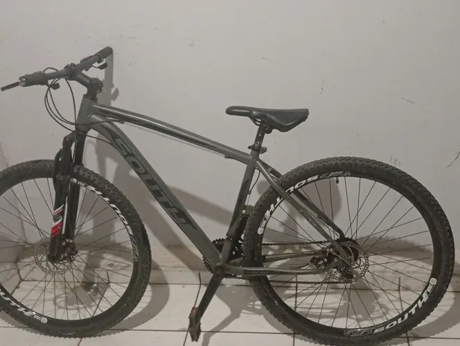 Bicicleta aro 29 usei 4 vezes parada a um ano sem sair de casa