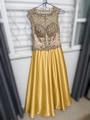 Vestido de festa longo inspirado Bela ( A bela e a fera )