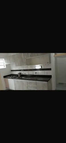 Aluga-se Kitinete no Atuba em Curitiba, com garagem coberta.