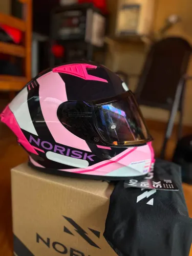 Capacete da norisk original semi novo rosa
