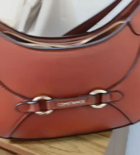 Vendo 2 bolsa de couro uma da constante de couro e outra da bagagio novas de marca top.