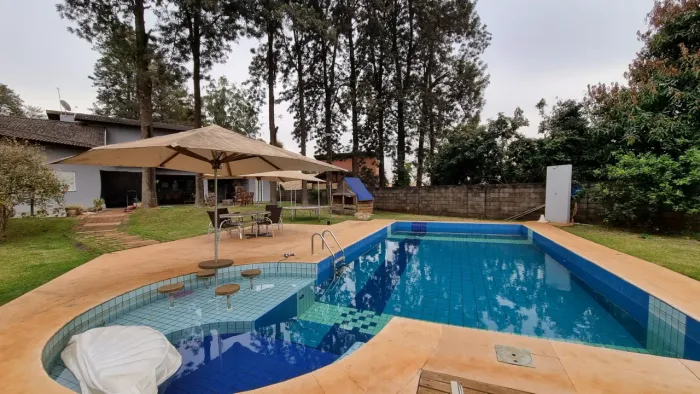 CASA NO ESTÂNCIA SANTA PAULA | para locação com 04 dormitórios e piscina por R$ 14.500,00