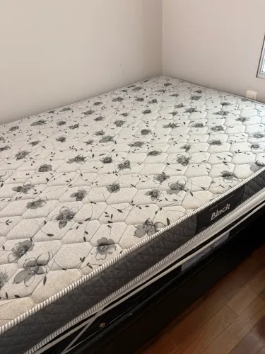 (Novo, usado 1 vez) Colchão Casal Herval D45 Ult Black 138x188x17