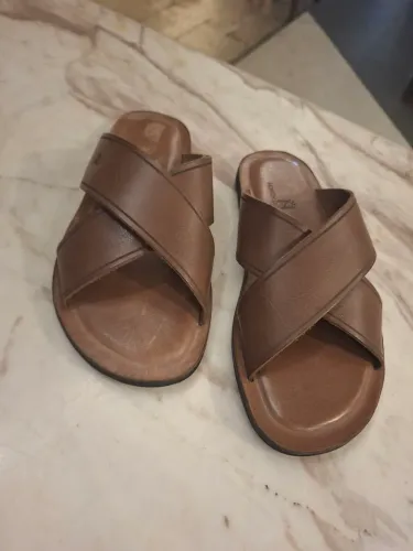 Chinelo em Couro (37)