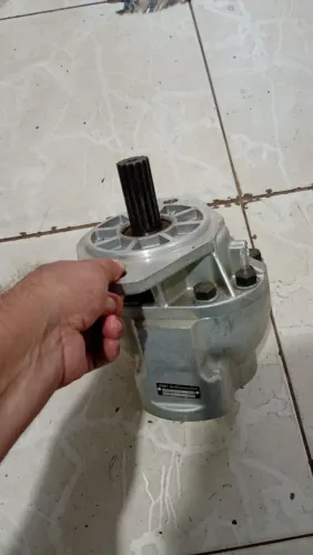 Bomba da lâmina do Caterpillar D6