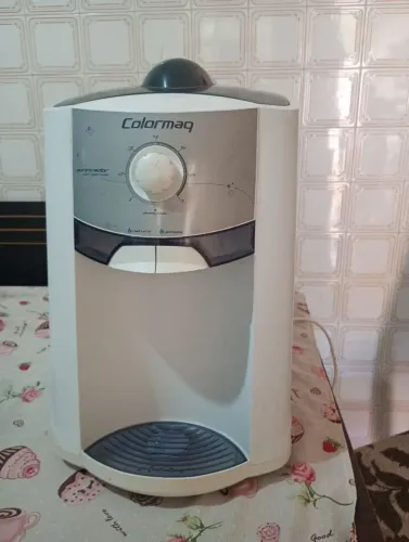 Bebedouro água bem gelada e filtrada