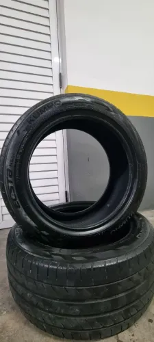 Par de Pneus Kumho 235 / 45 Aro 18