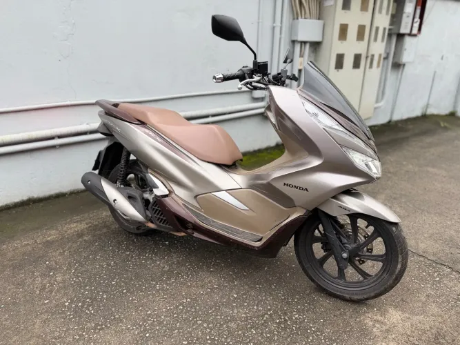 PCX DLX 2022