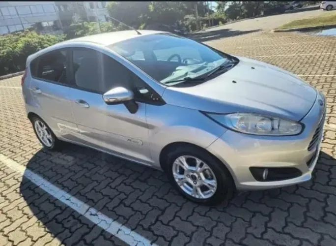 Ford Fiesta 1.6 16V Flex Aut. 5P 2015