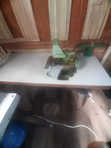 Maquina de costura overlock semi industrial