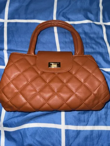 Bolsa marrom todo no metalassê média nova