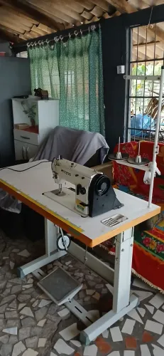 Máquina de costura Reta Industrial.